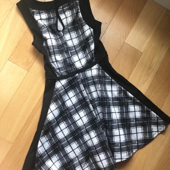 Beautiful plaid dress - Picture 2 of 2